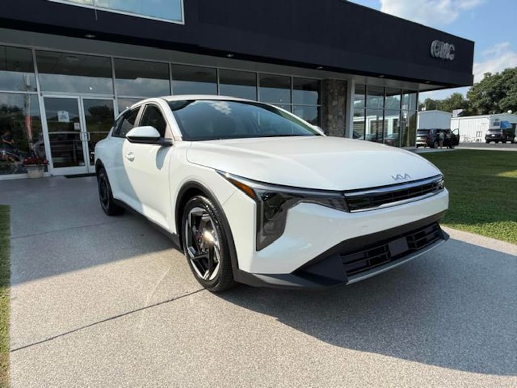 New 2026 Kia K4 EX Hatchback