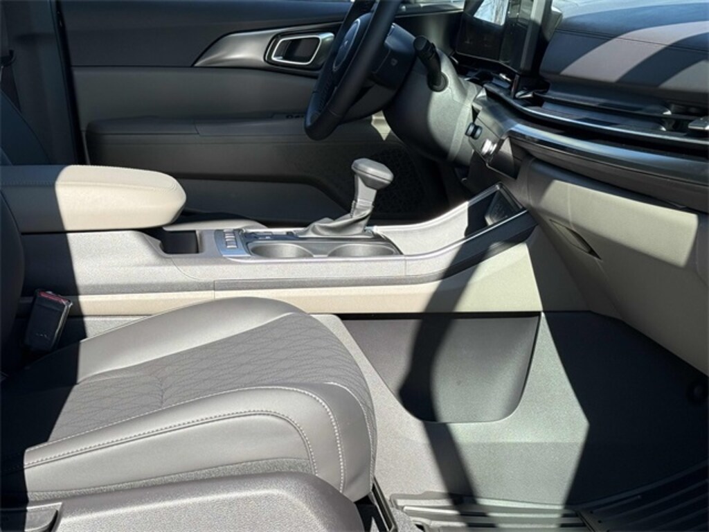 New 2026 Kia Carnival Van Passenger Van