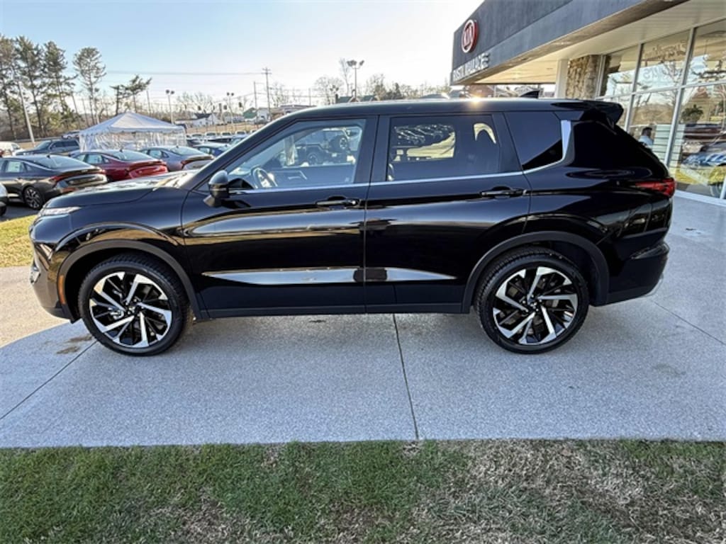 Used 2024 Mitsubishi Outlander SE SUV
