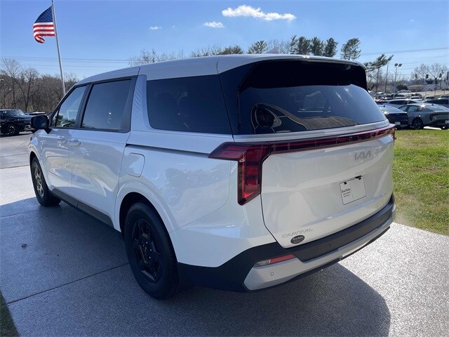 2026 Kia Carnival LXS photo 4