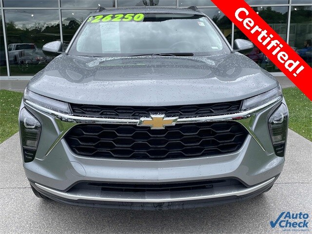 2024 Chevrolet Trax LT photo 3
