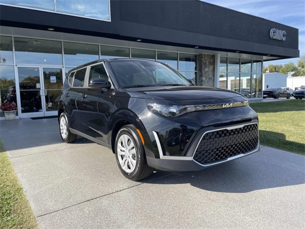 New 2025 Kia Soul LX Hatchback