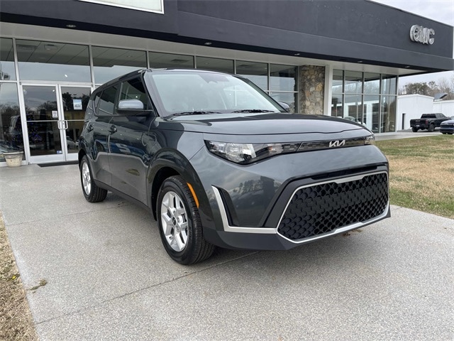 2025 Kia Soul LX's photo