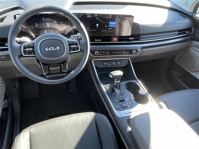 2026 Kia Carnival LXS photo 2