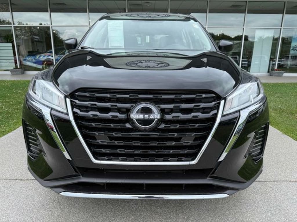 Used 2025 Nissan Kicks Play S SUV