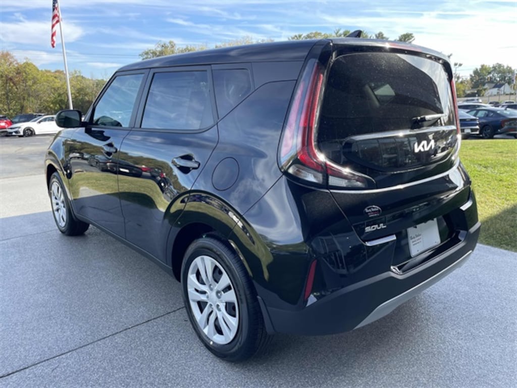 New 2025 Kia Soul LX Hatchback