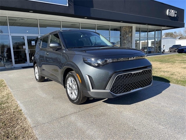 2025 Kia Soul LX's photo