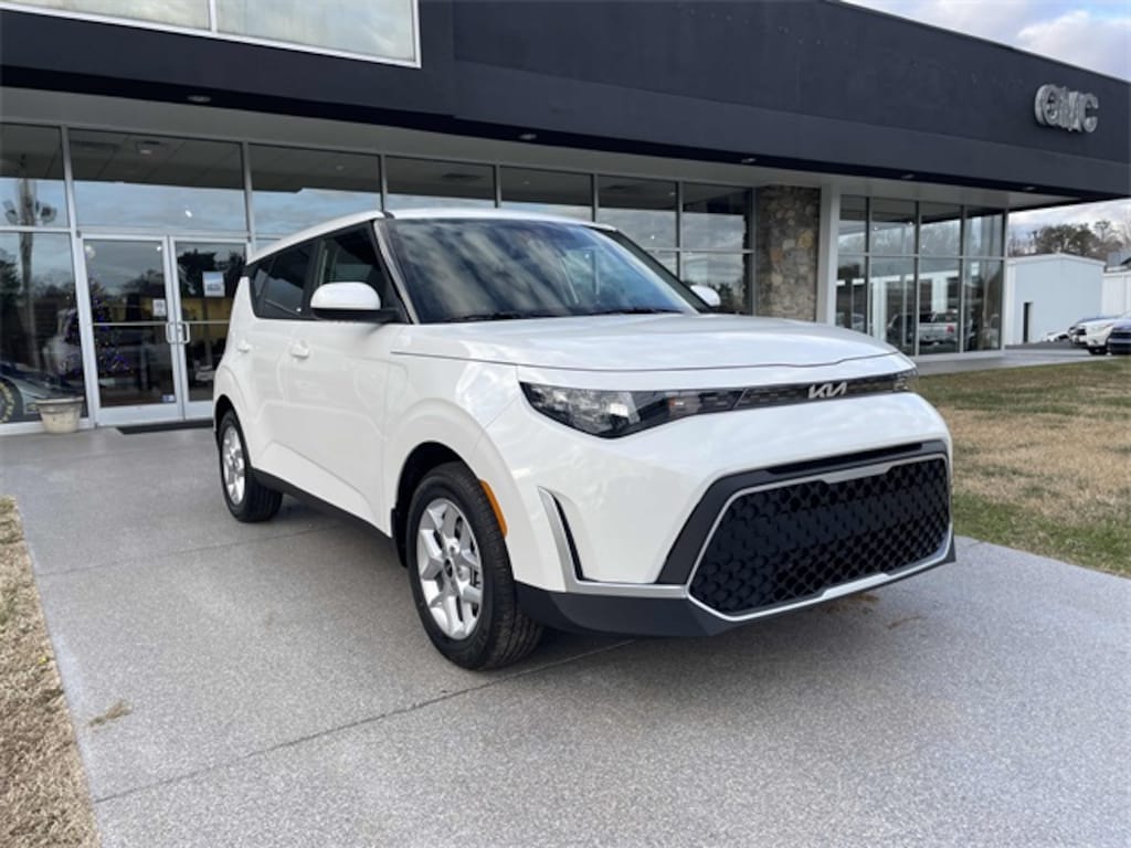 New 2025 Kia Soul LX Hatchback