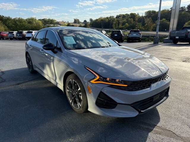 2024 Kia K5 GT-Line photo 3