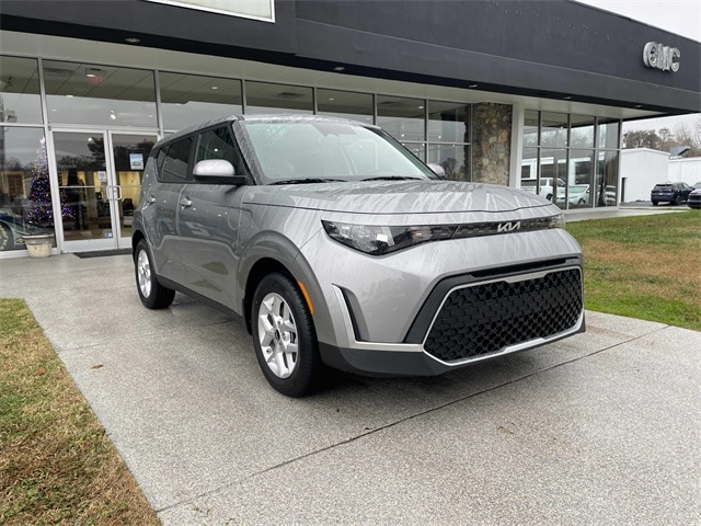 2025 Kia Soul LX's photo