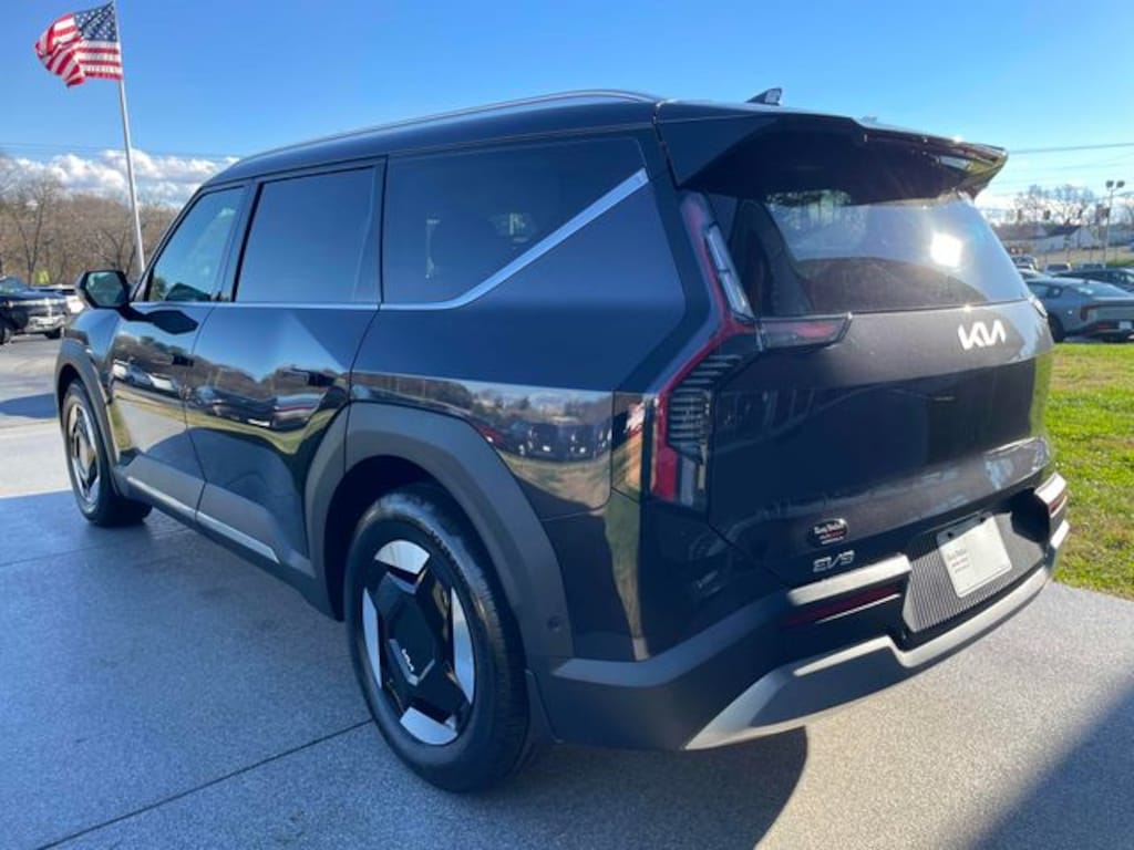New 2026 Kia EV9 Wind SUV