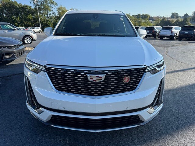 2023 Cadillac XT6 Luxury photo 2