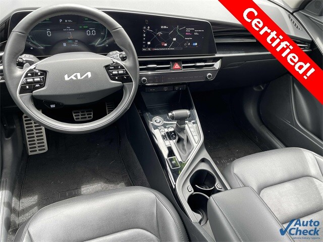 2023 Kia Niro SX Touring photo 2