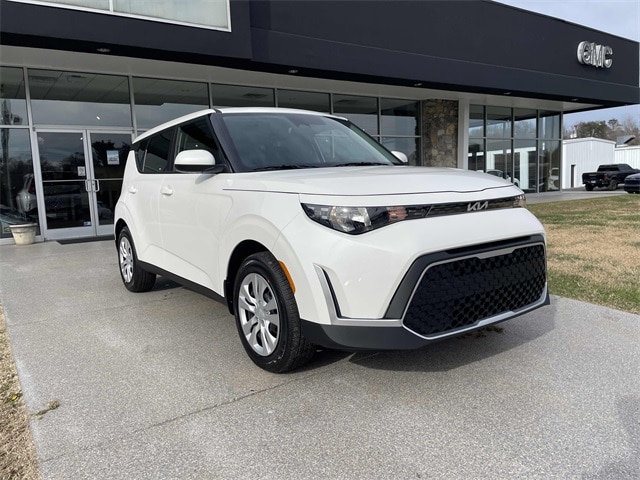 2025 Kia Soul LX's photo