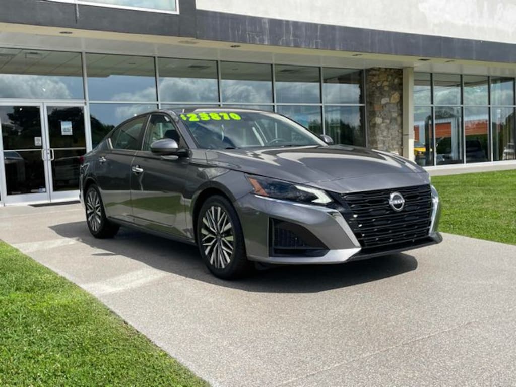 Used 2023 Nissan Altima 2.5 SV Sedan