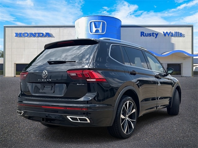 Used 2024 Volkswagen Tiguan SEL R-LINE with VIN 3VV4B7AX8RM049507 for sale in Dallas, TX