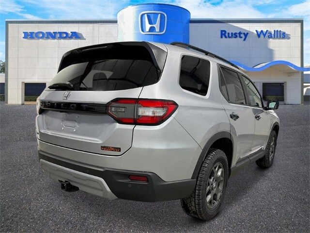 2025 Honda Pilot TrailSport photo 3