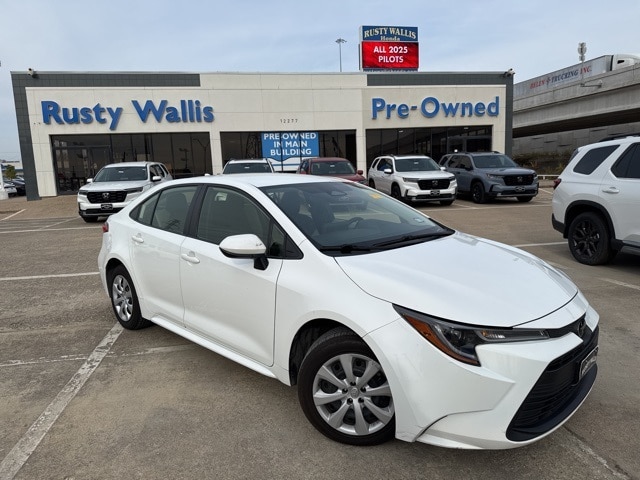 2023 Toyota Corolla LE's photo