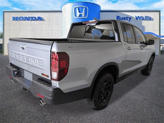 2025 Honda Ridgeline TrailSport photo 3