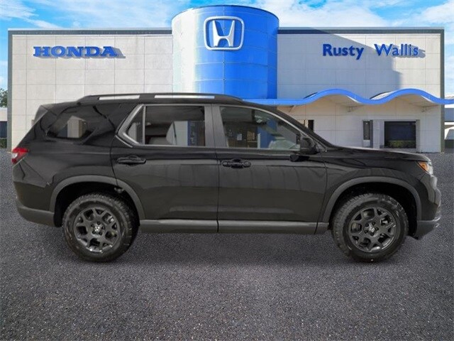 2025 Honda Pilot TrailSport photo 2