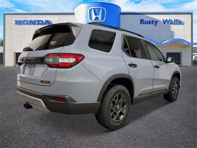 2025 Honda Pilot TrailSport photo 3