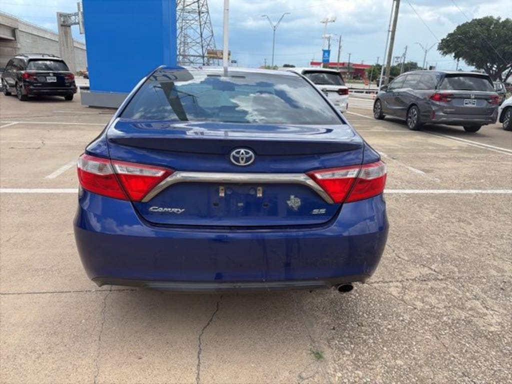 Used 2015 Toyota Camry SE Sedan