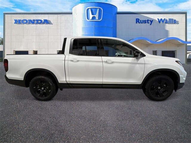 2026 Honda Ridgeline Black Edition photo 2