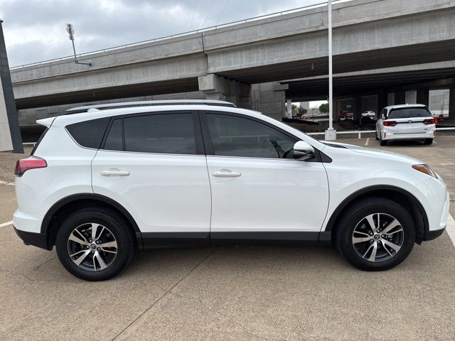 2018 Toyota RAV4 XLE's photo