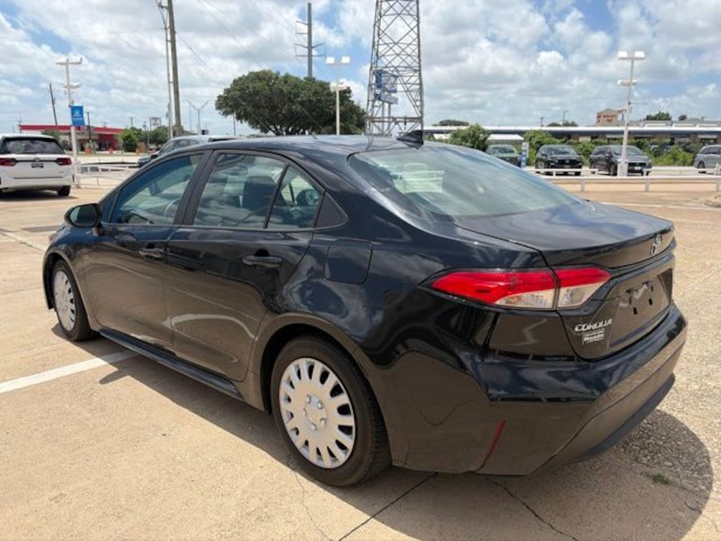 Used 2021 Toyota Corolla LE Sedan
