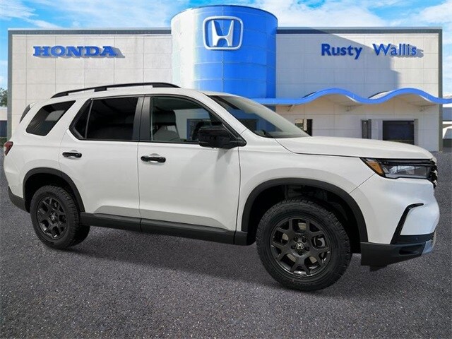 2025 Honda Pilot TrailSport photo 2