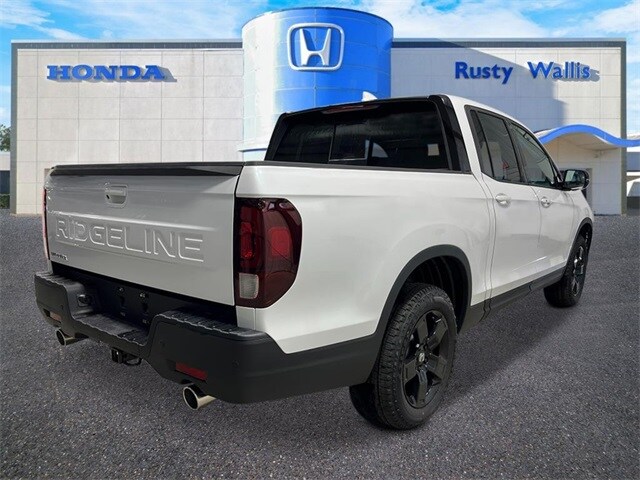 2026 Honda Ridgeline Black Edition photo 3