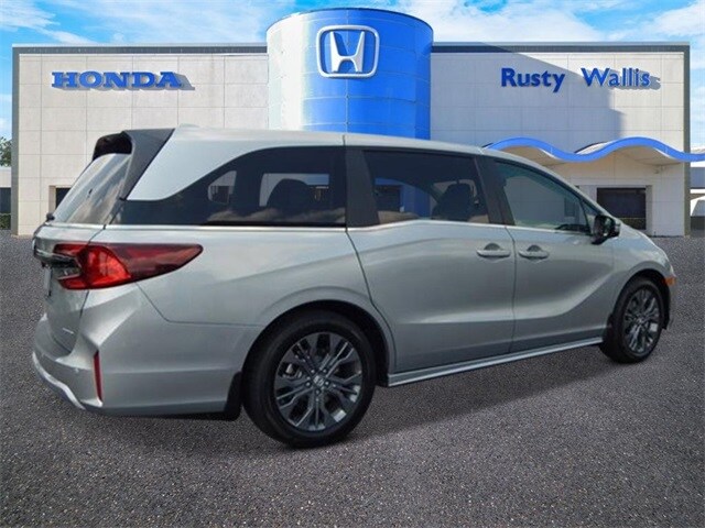 2026 Honda Odyssey Touring photo 3