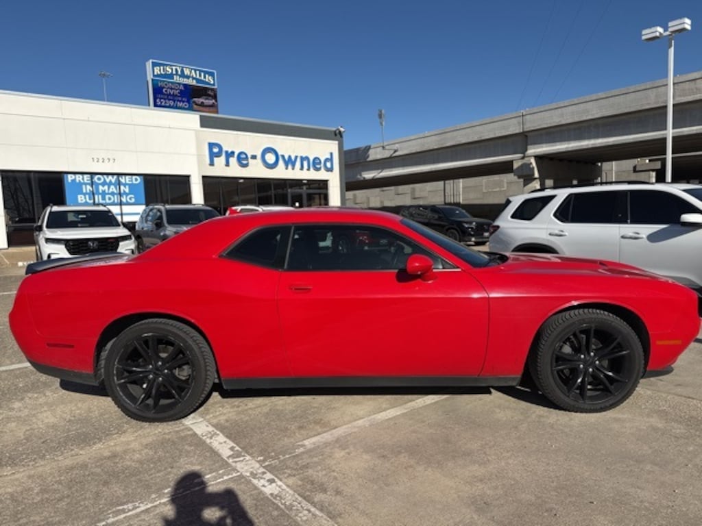 Used 2016 Dodge Challenger SXT Coupe