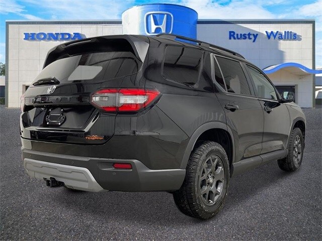 2025 Honda Pilot TrailSport photo 3
