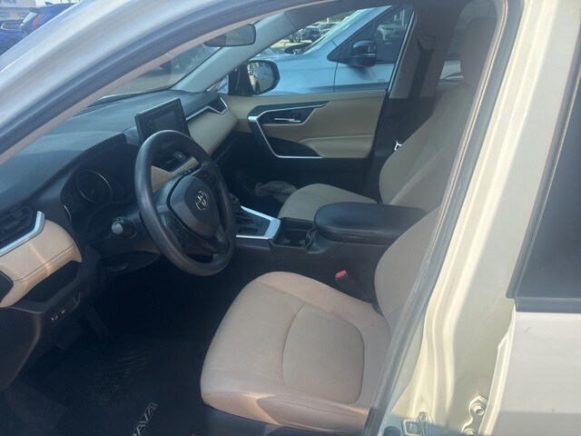2019 Toyota RAV4 XLE photo 3