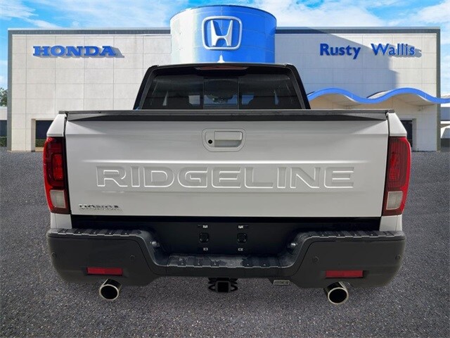 2026 Honda Ridgeline Black Edition photo 4