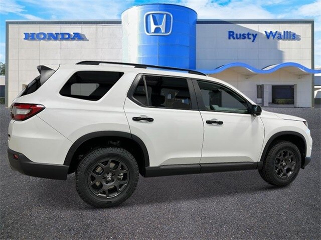 2025 Honda Pilot TrailSport photo 2