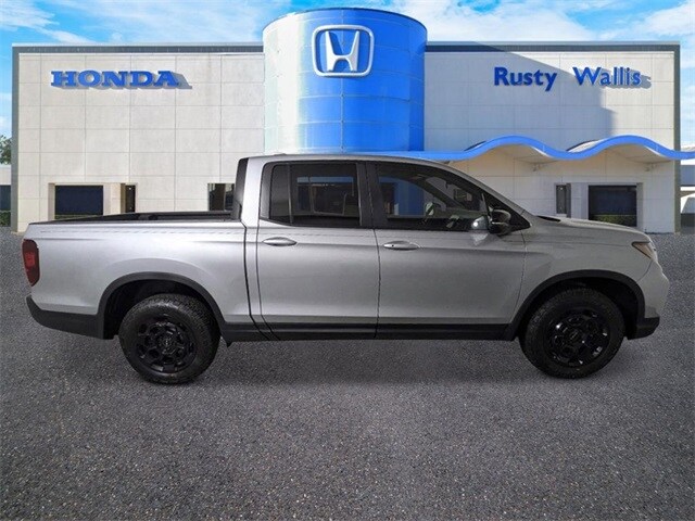 2025 Honda Ridgeline TrailSport photo 2