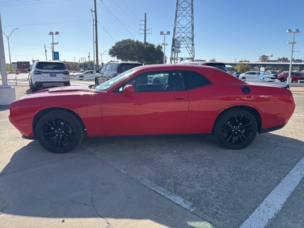 Used 2016 Dodge Challenger SXT Coupe