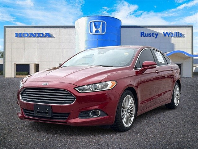 2016 Ford Fusion SE photo 4