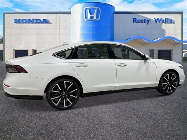 2025 Honda Accord Hybrid Touring photo 2