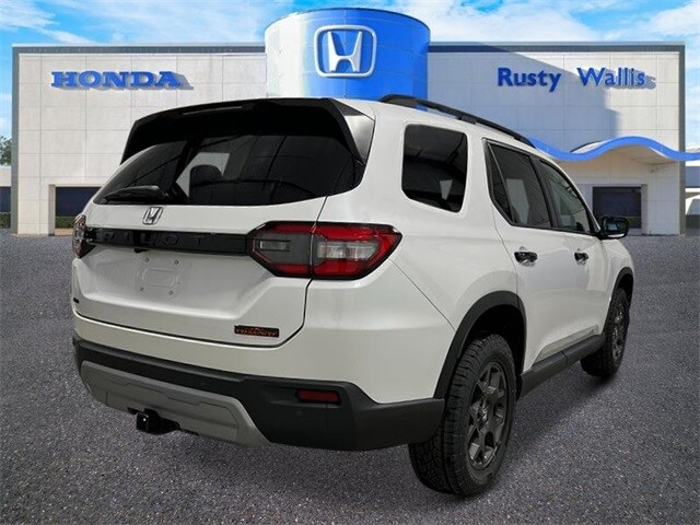 2025 Honda Pilot TrailSport photo 3