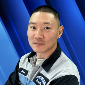 Staff member John Yi from ID_bbfb9a