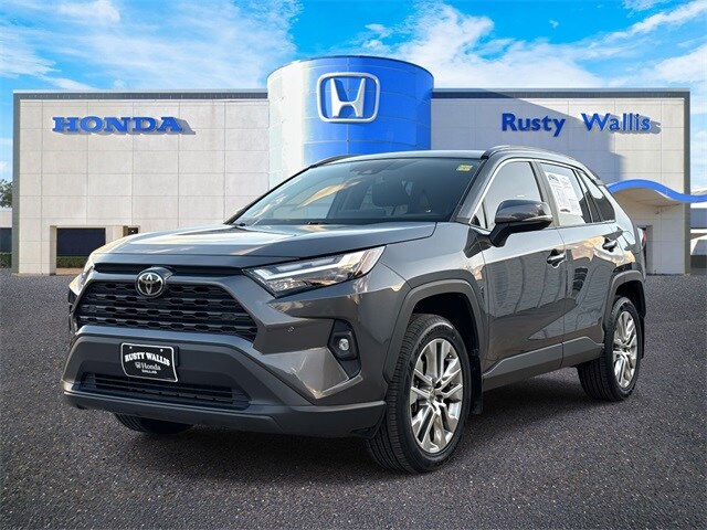 2023 Toyota RAV4 XLE Premium photo 4