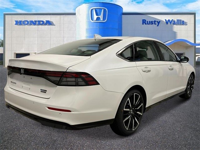 2025 Honda Accord Hybrid Touring photo 3