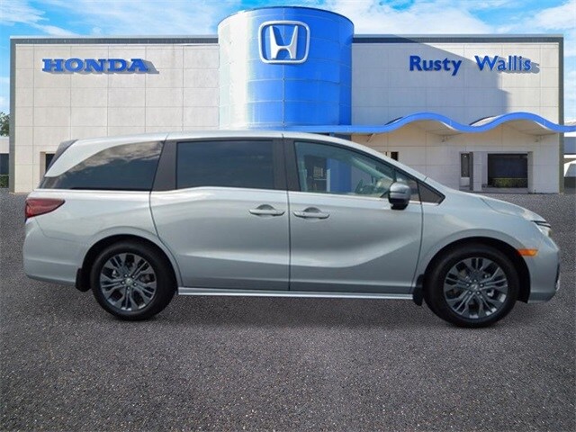 2026 Honda Odyssey Touring photo 2