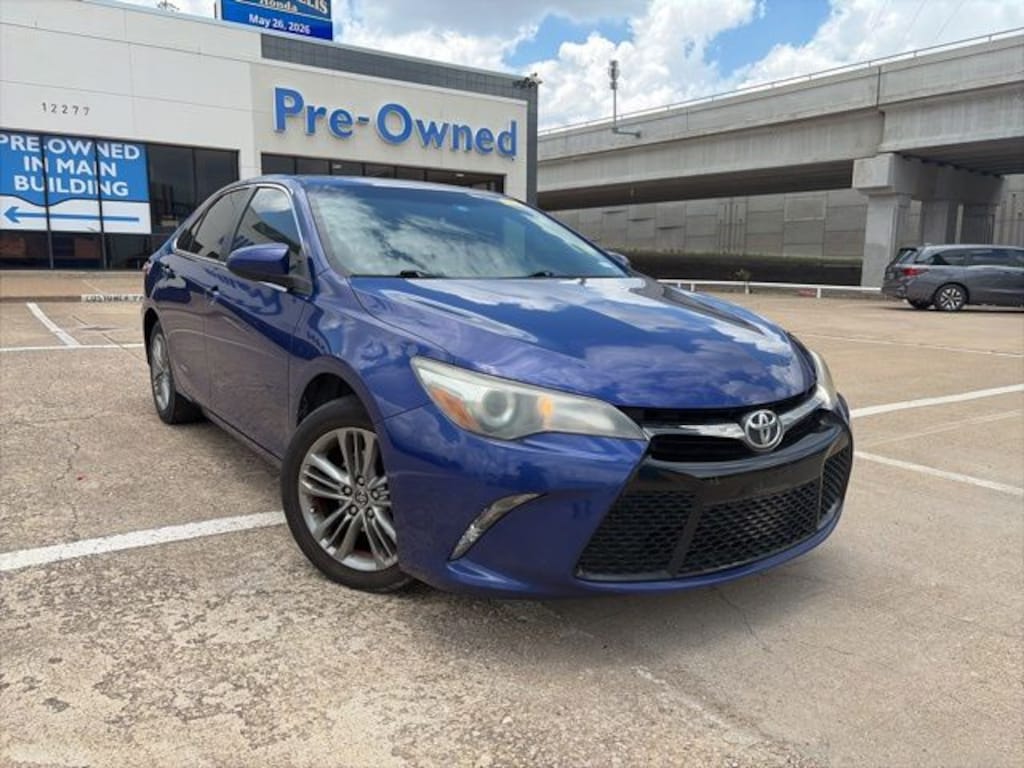Used 2015 Toyota Camry SE Sedan