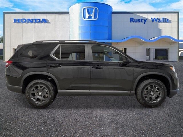 2025 Honda Pilot TrailSport photo 2