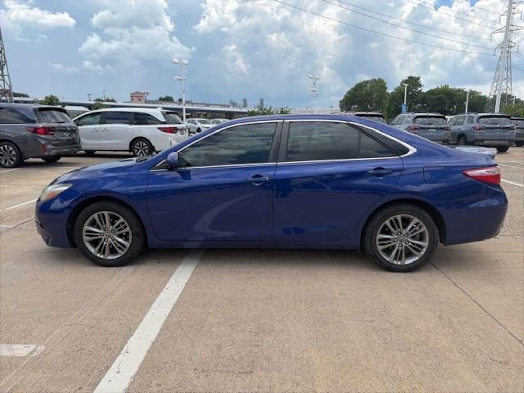 Used 2015 Toyota Camry SE Sedan