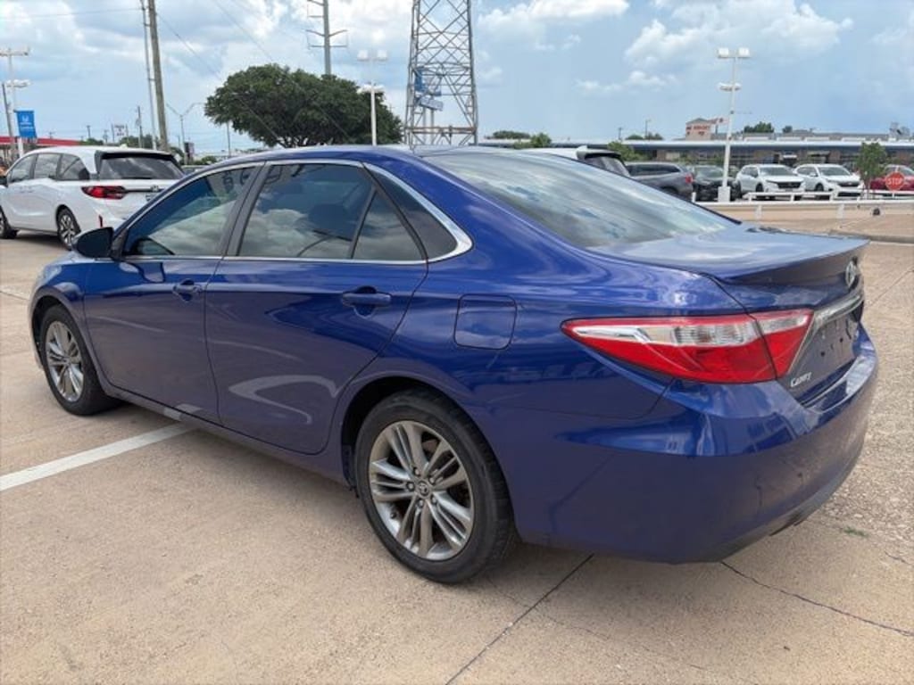 Used 2015 Toyota Camry SE Sedan